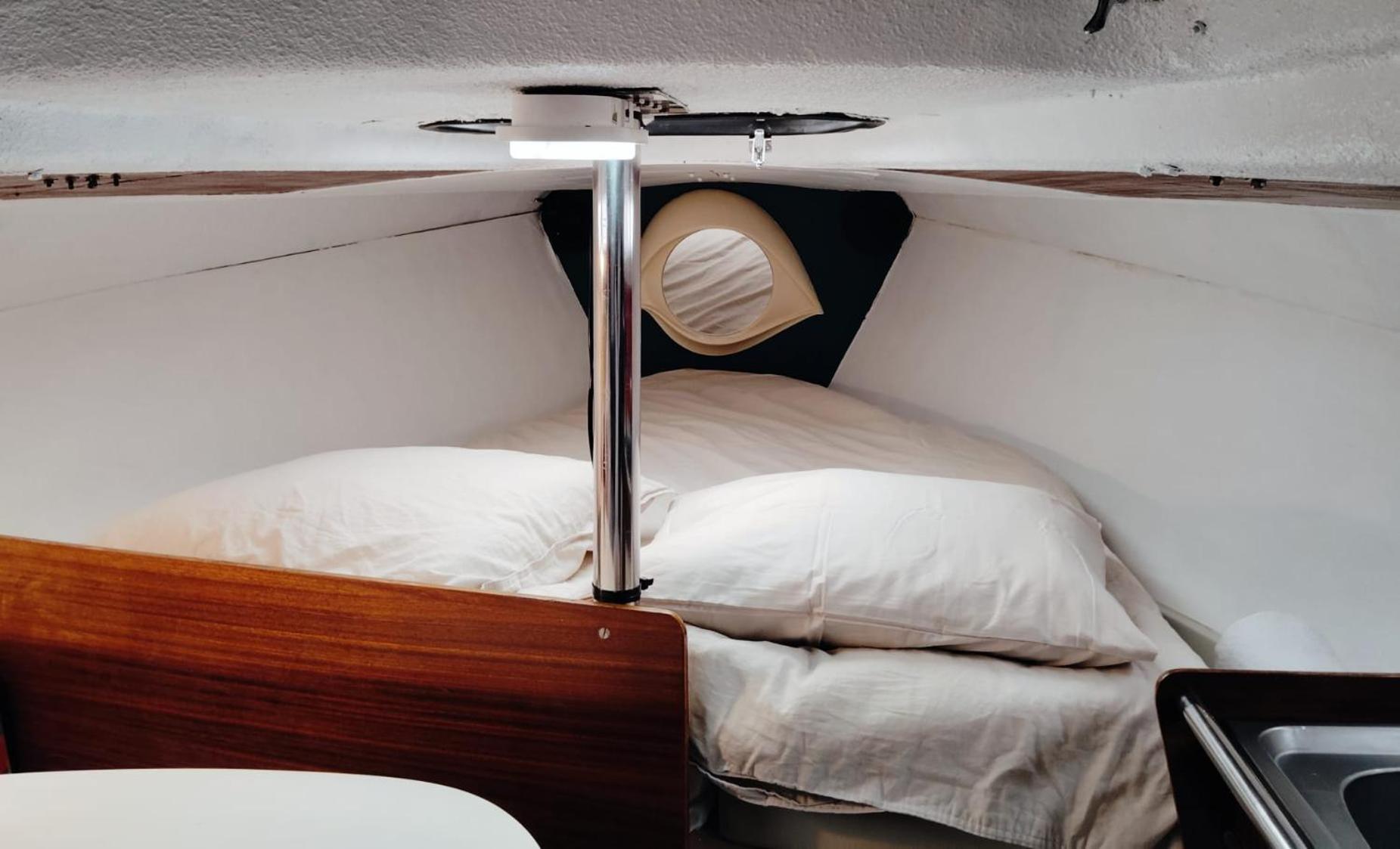 Botel 70's Tiny Boat Lisboa