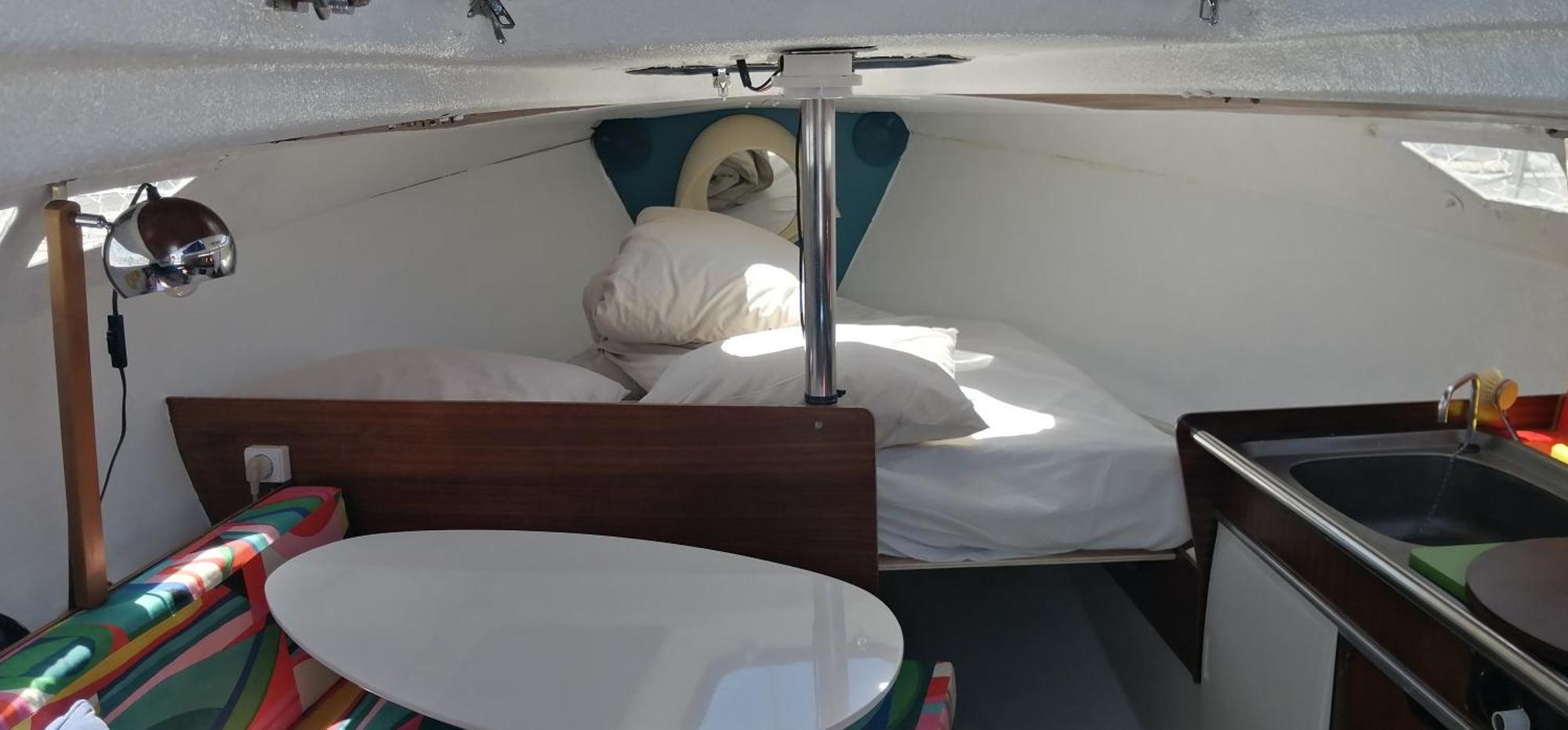 Hotel en barco 70's Tiny Boat