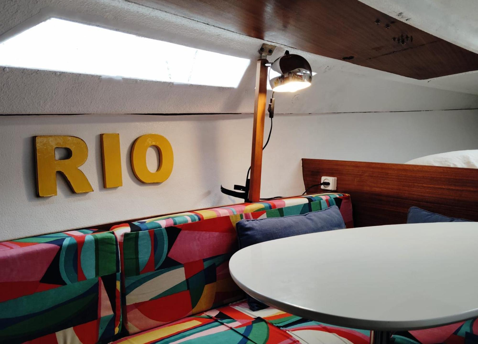 70's Tiny Boat Hotel en barco Lisboa